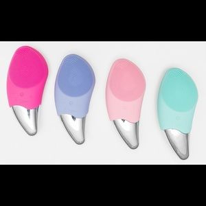 Sonic Facial Cleansing Brush